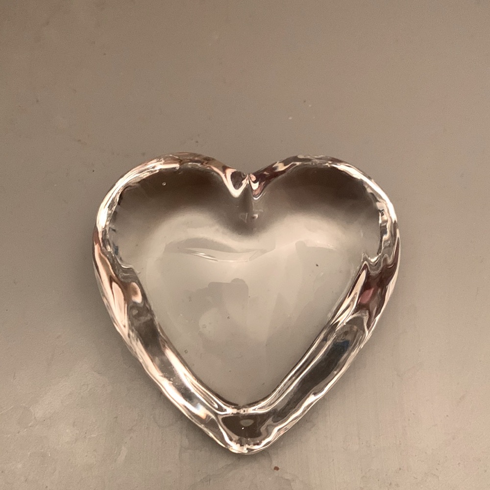 Heart paperweight
